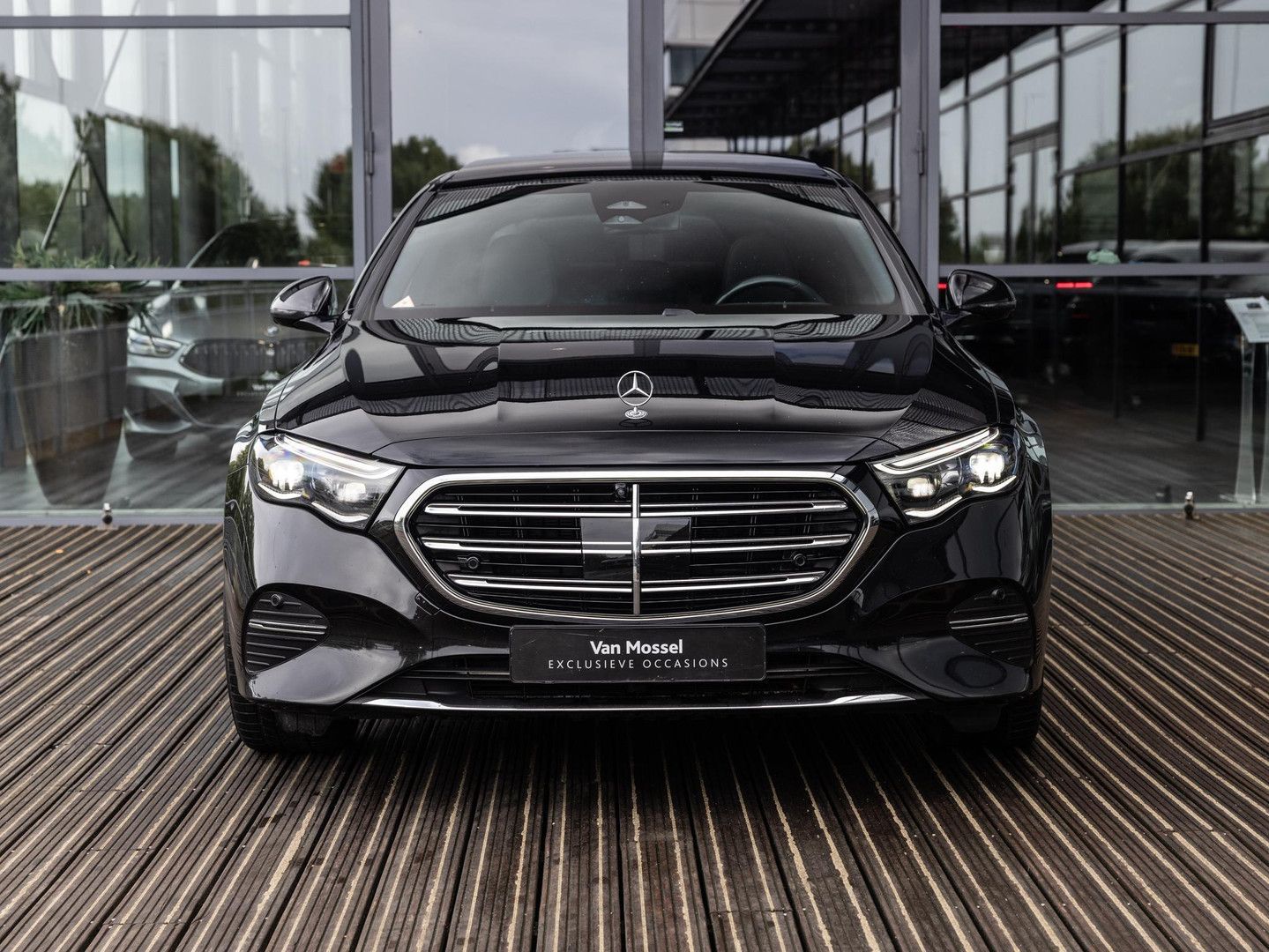 Mercedes-Benz E 400 e 4MATIC Exclusive Line | panorama dach | imagem 2
