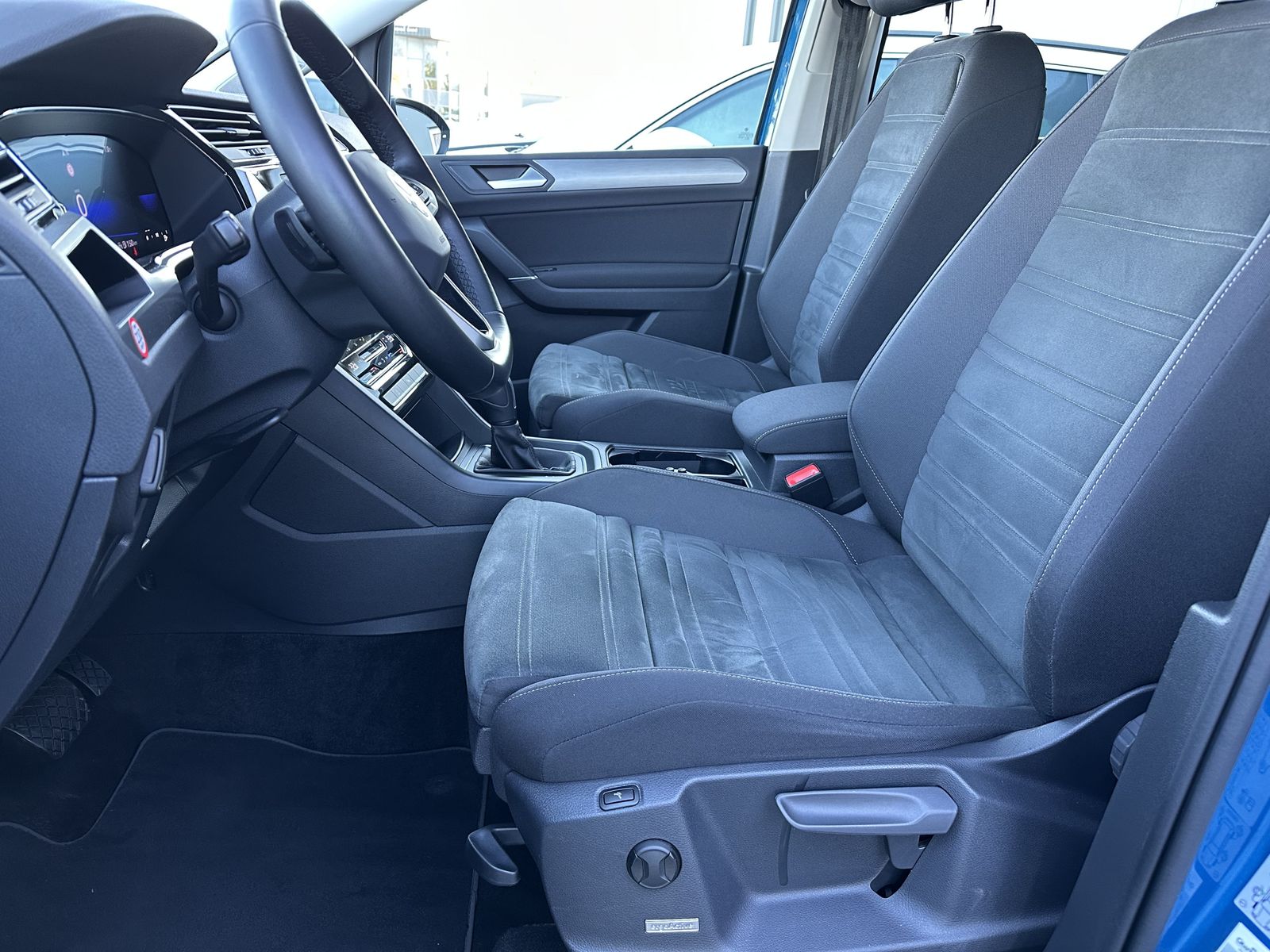 Fahrzeugabbildung Volkswagen Touran 2.0 TDI DSG IQ-DRIVE NAV+LED+KAM+ACC+VC