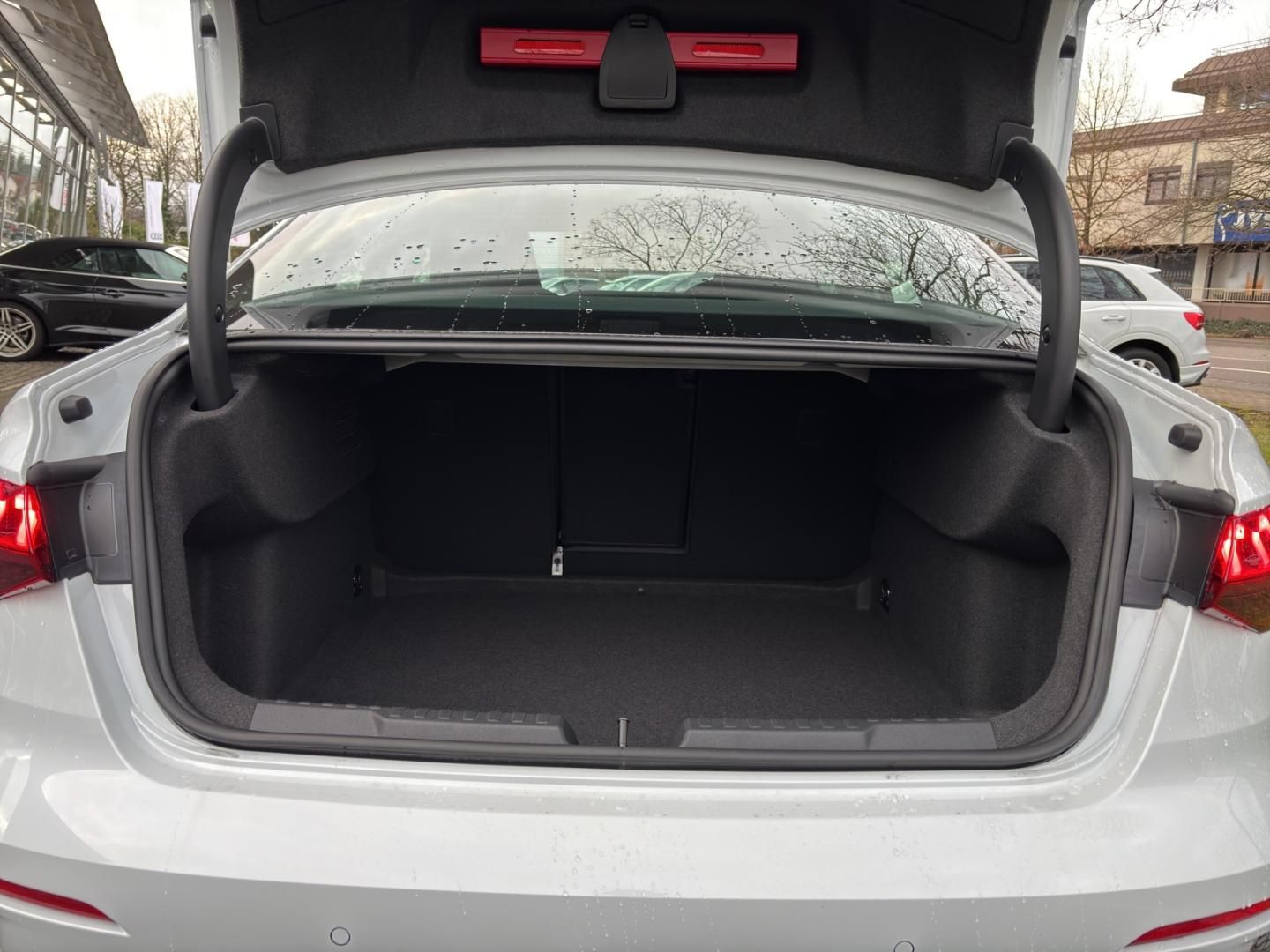 Fahrzeugabbildung Audi A3 Limousine advanced 30 TFSI S tronic Pano AHK