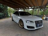 Audi S8 4.0 TFSI plus tiptronic quattro - - Audi S8: mit Anhängerkupplung