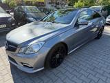 Mercedes-Benz E 250 E Coupe E 250 CGI BlueEfficiency sport - Mercedes-Benz E 250: Coupe