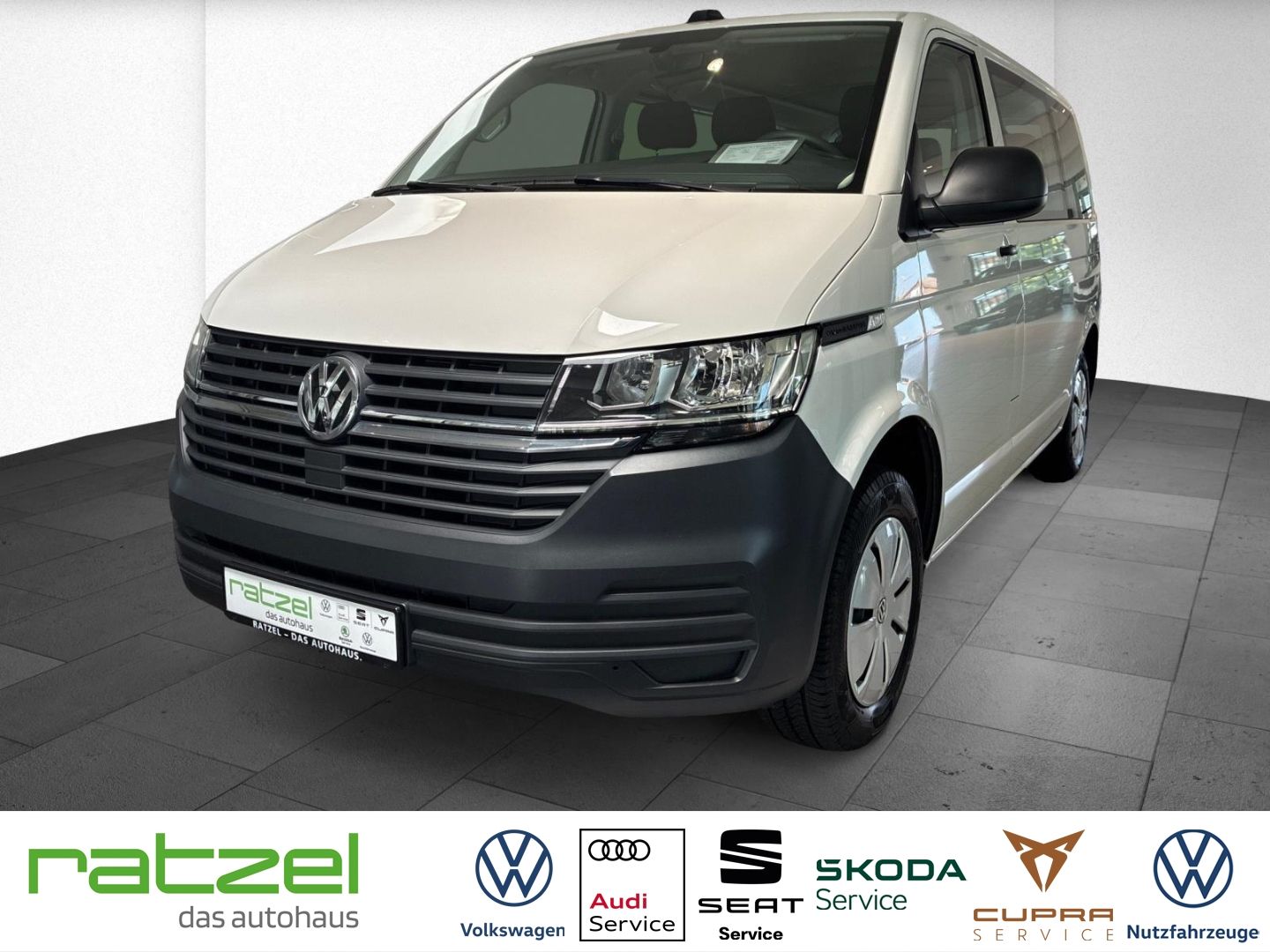 Fahrzeugabbildung Volkswagen T6.1 Kombi 2.0 TDI 9-Sitzer PDC AHK Klima Lichts