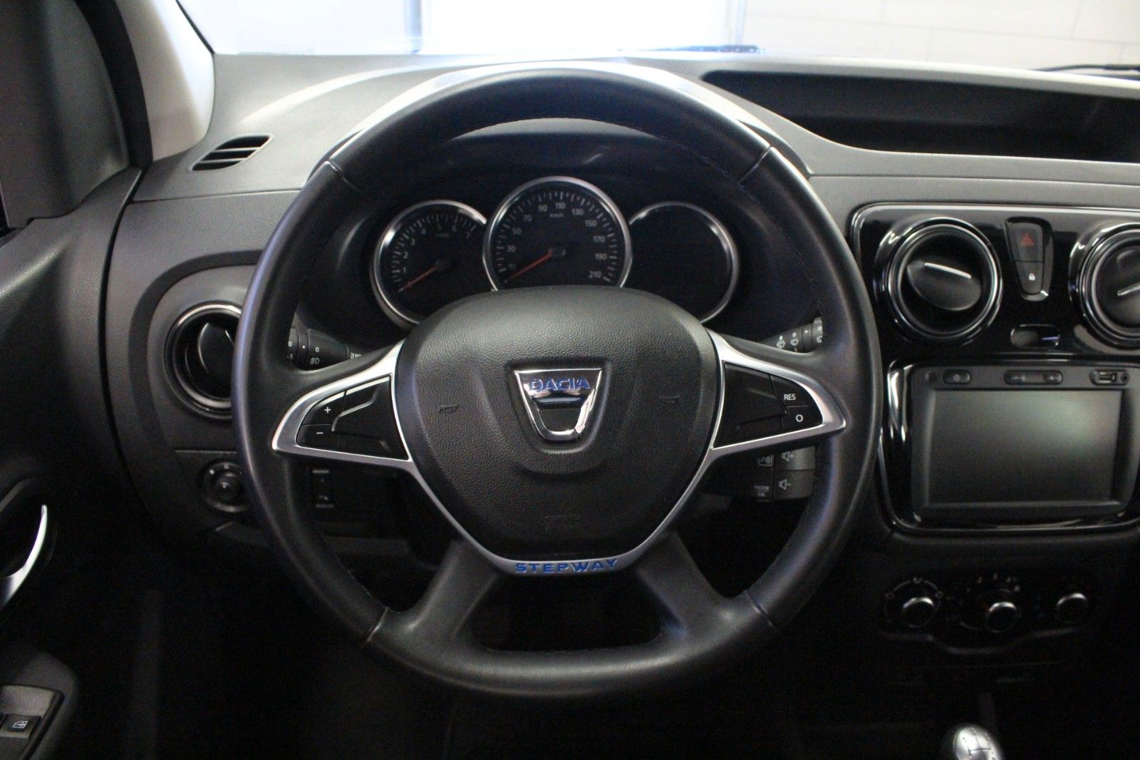 Fahrzeugabbildung Dacia Dokker SCe 100 Stepway *Navi*Klima*Kamera*