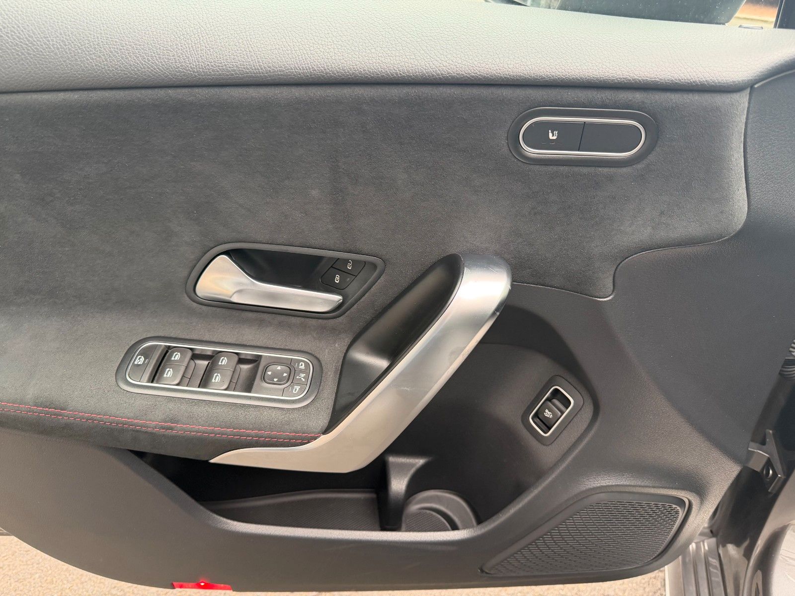Fahrzeugabbildung Mercedes-Benz A 220d 4MATIC AMG+Night+LED+DAB+Carplay+19"