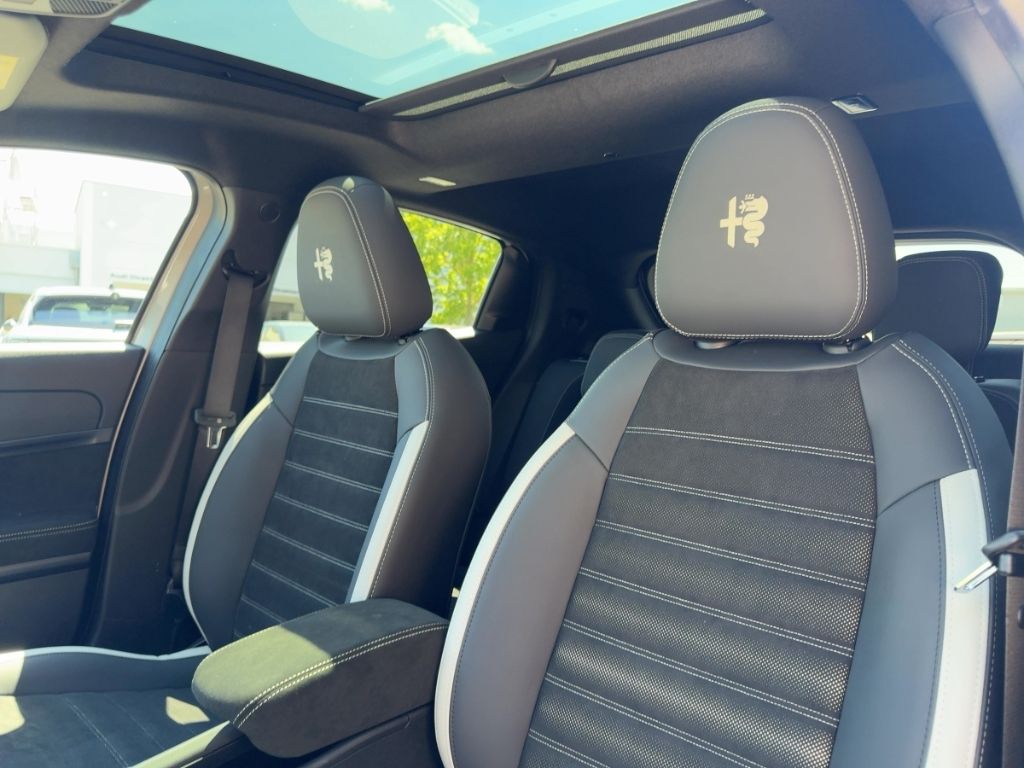 Fahrzeugabbildung Alfa Romeo Junior Sport Speciale Ibrida
