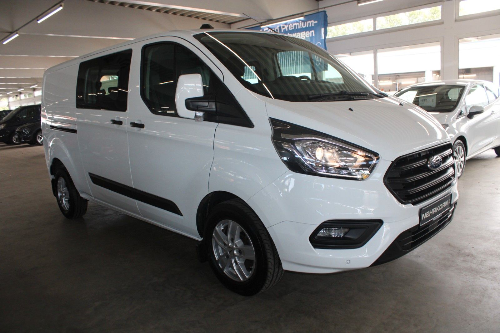 Fahrzeugabbildung Ford Transit Tourneo Custom TREND L2 MHEV 5-Sitze AHK