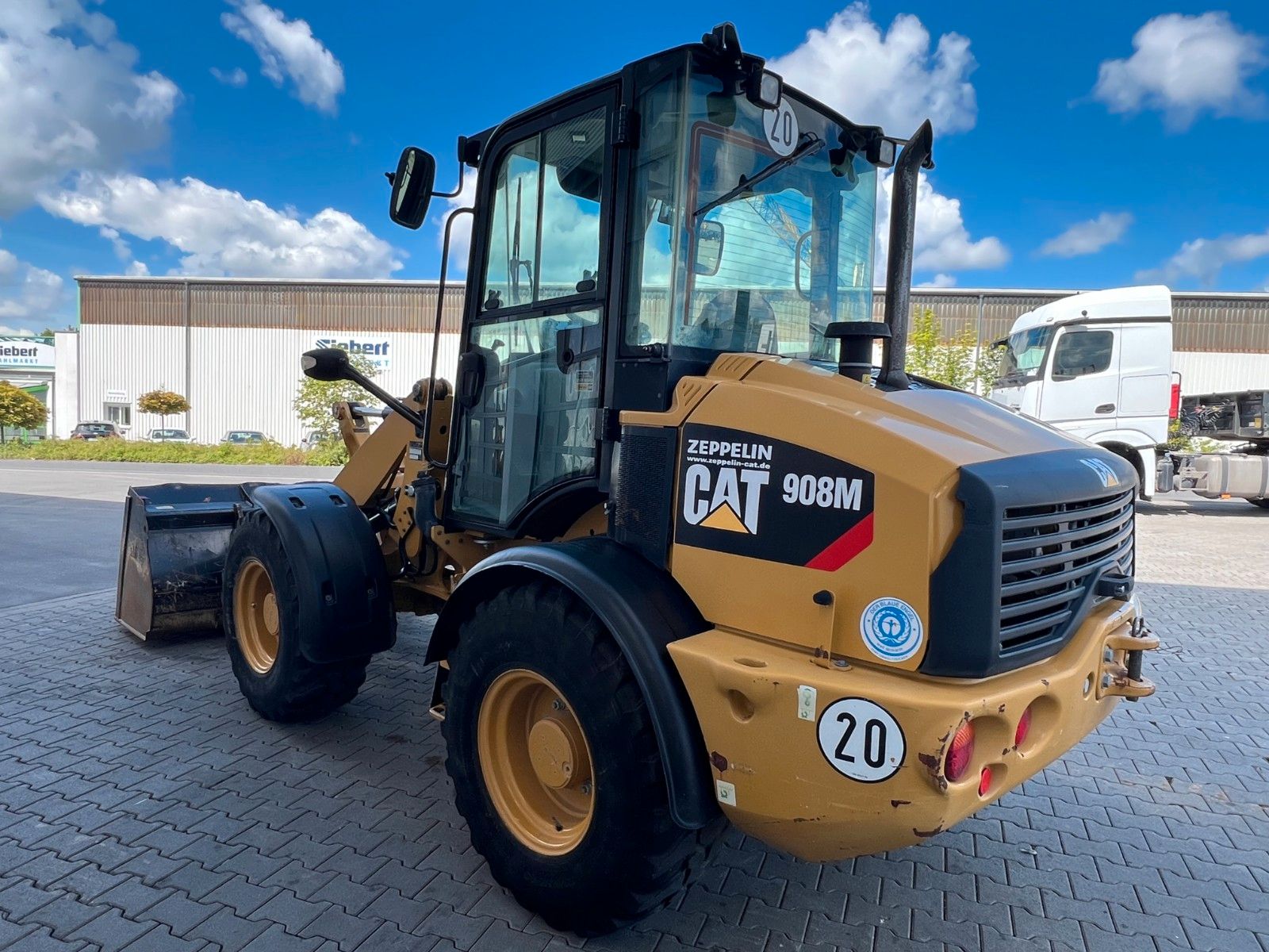 Fahrzeugabbildung CAT 908M / 2.644h / Gabel / Schaufel
