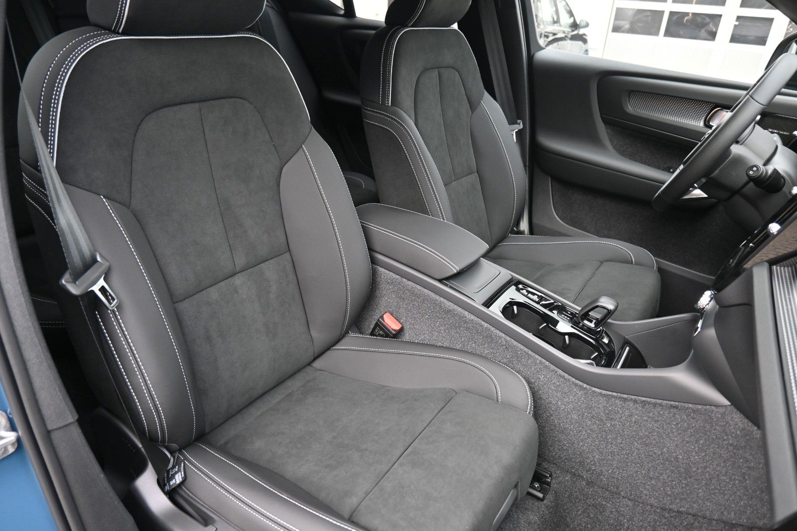 Fahrzeugabbildung Volvo XC40 B3 DSG Plus Dark*360°*ACC*AHK*Allwetter