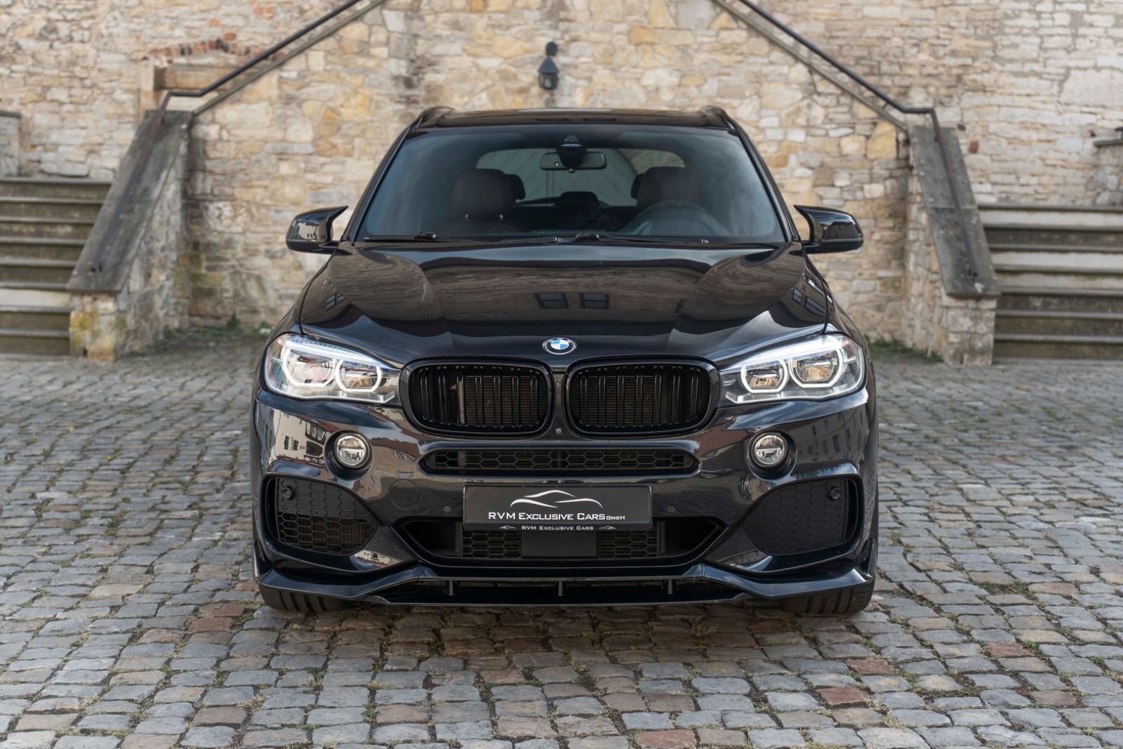 Fahrzeugabbildung BMW X5 xDrive50i M-SPORTPAKET HUD H&K CARPLAY 360°