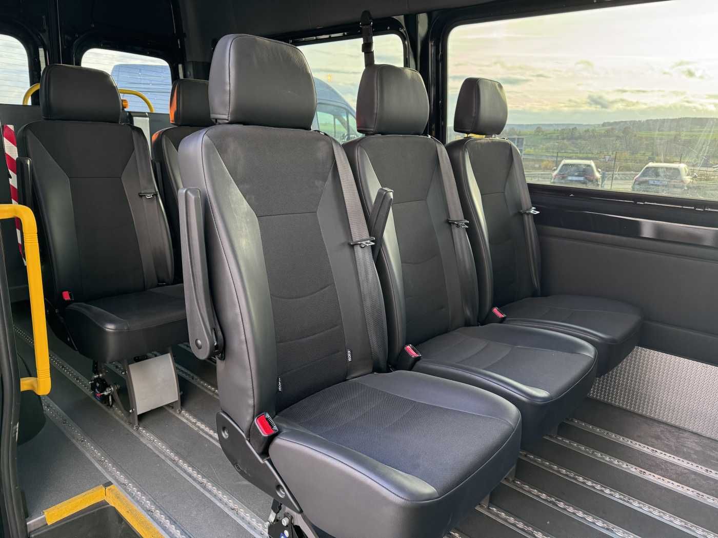 Fahrzeugabbildung Mercedes-Benz Sprinter 317 CDI Rollstuhl-/Behinderten-Lift AMF