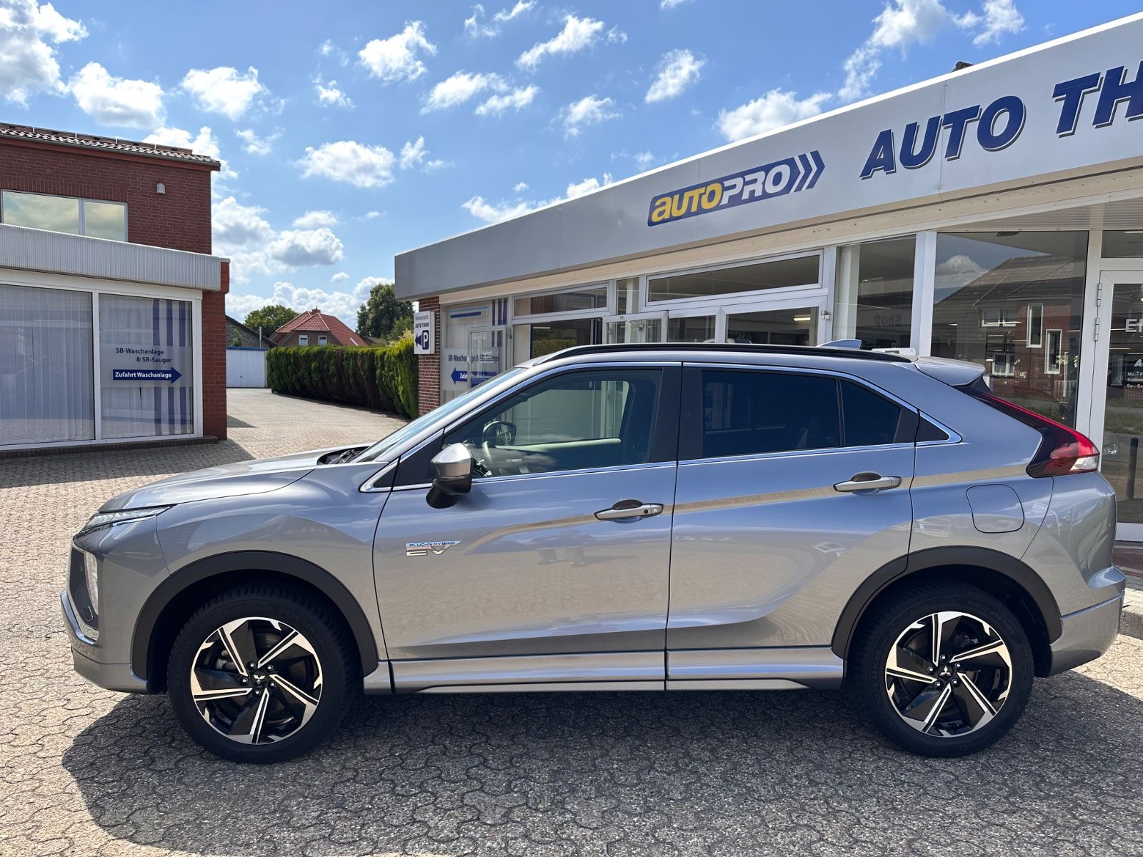 Fahrzeugabbildung Mitsubishi Eclipse Cross 2.4 Hybrid 4WD Select AHK/ACC/360°