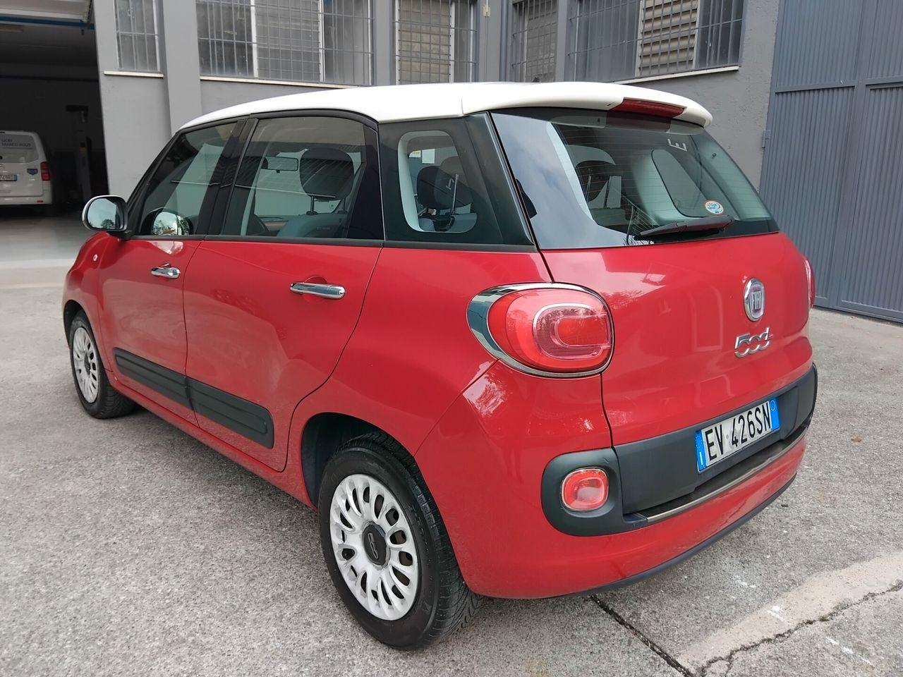 Fiat 500L 2014 — rear view