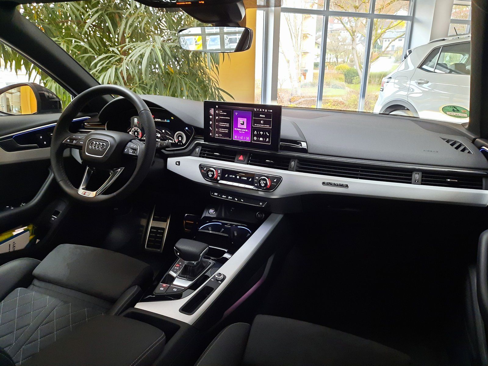 Fahrzeugabbildung Audi A4 Avant S-Line TDI Quattro *Standhzg*AHK*Panod*