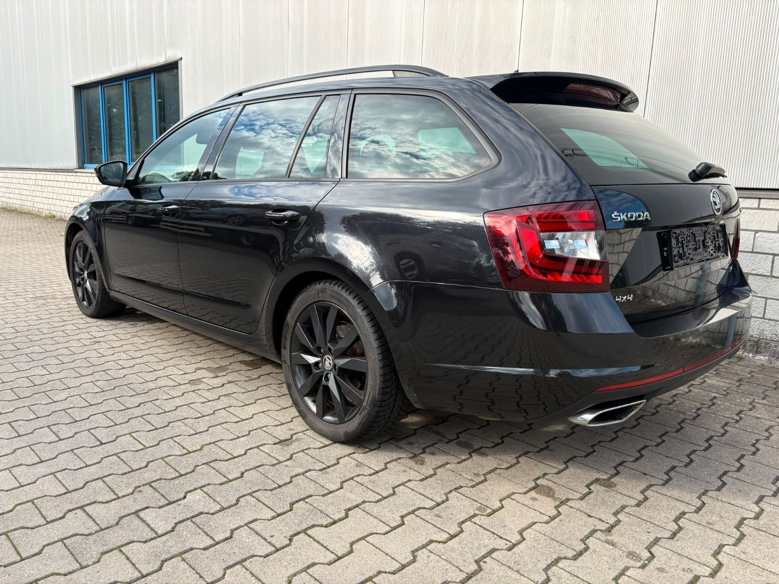 Skoda Octavia 2.0 TDI SCR DSG 4x4 RS Combi imagem 3