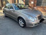 Mercedes-Benz E 200 KOMPRESSOR ELEGANCE-AUTOMATIK-GLAS SD-NAV - gebrauchte Mercedes-Benz E 200 aus dem Jahr 2006