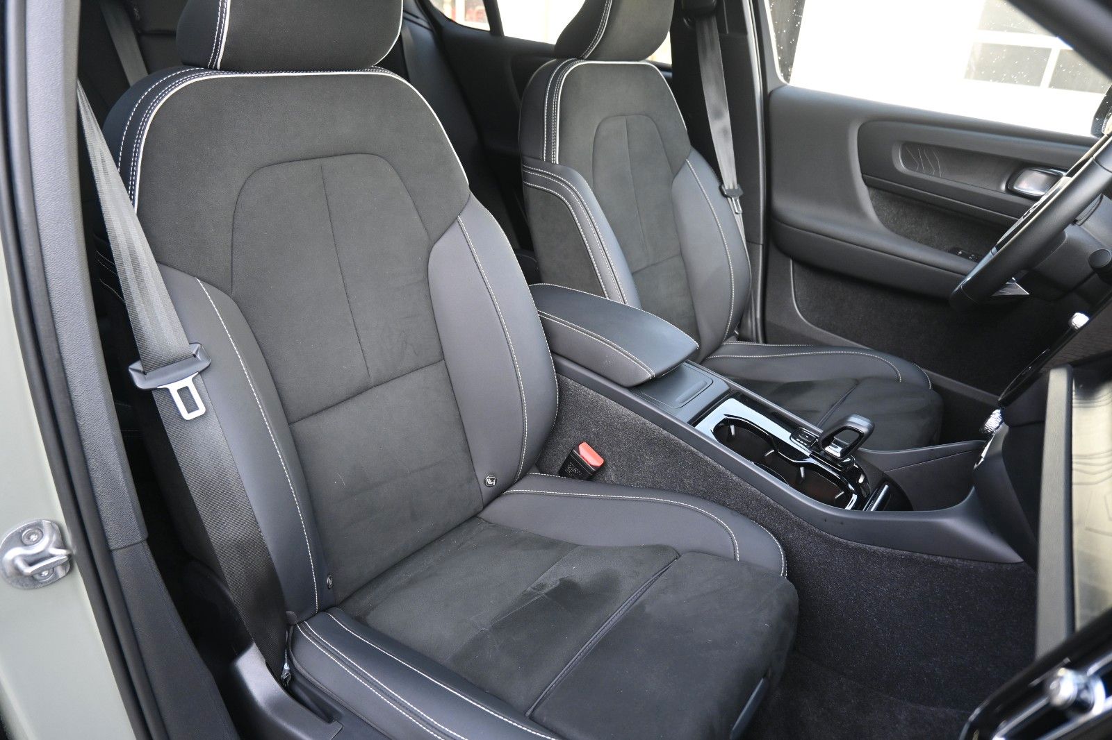 Fahrzeugabbildung Volvo C40 Ultimate Recharge Pure Electric AWD