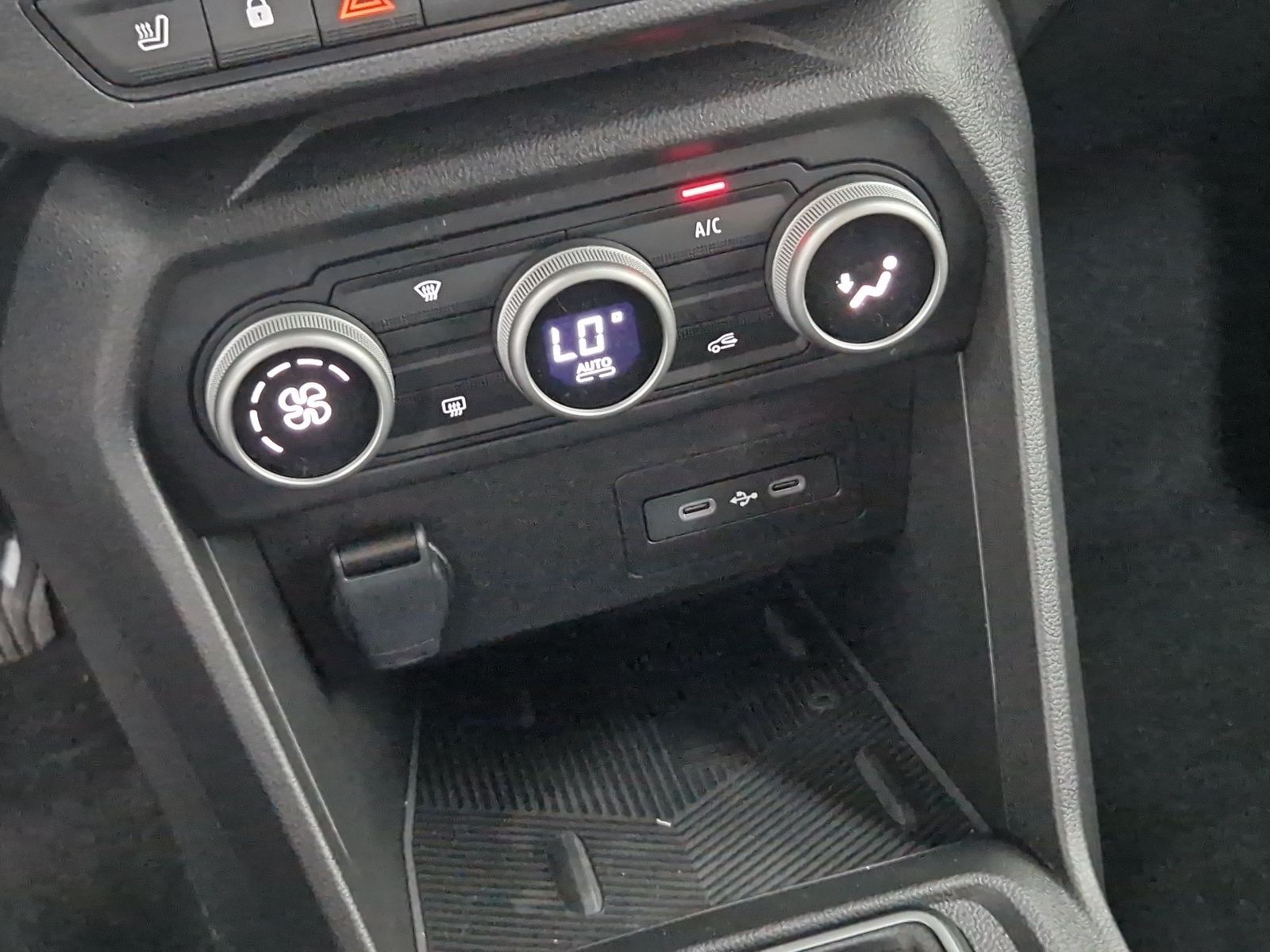DACIA Jogger Journey Hybrid 155 7-Sitzer – Bild 19