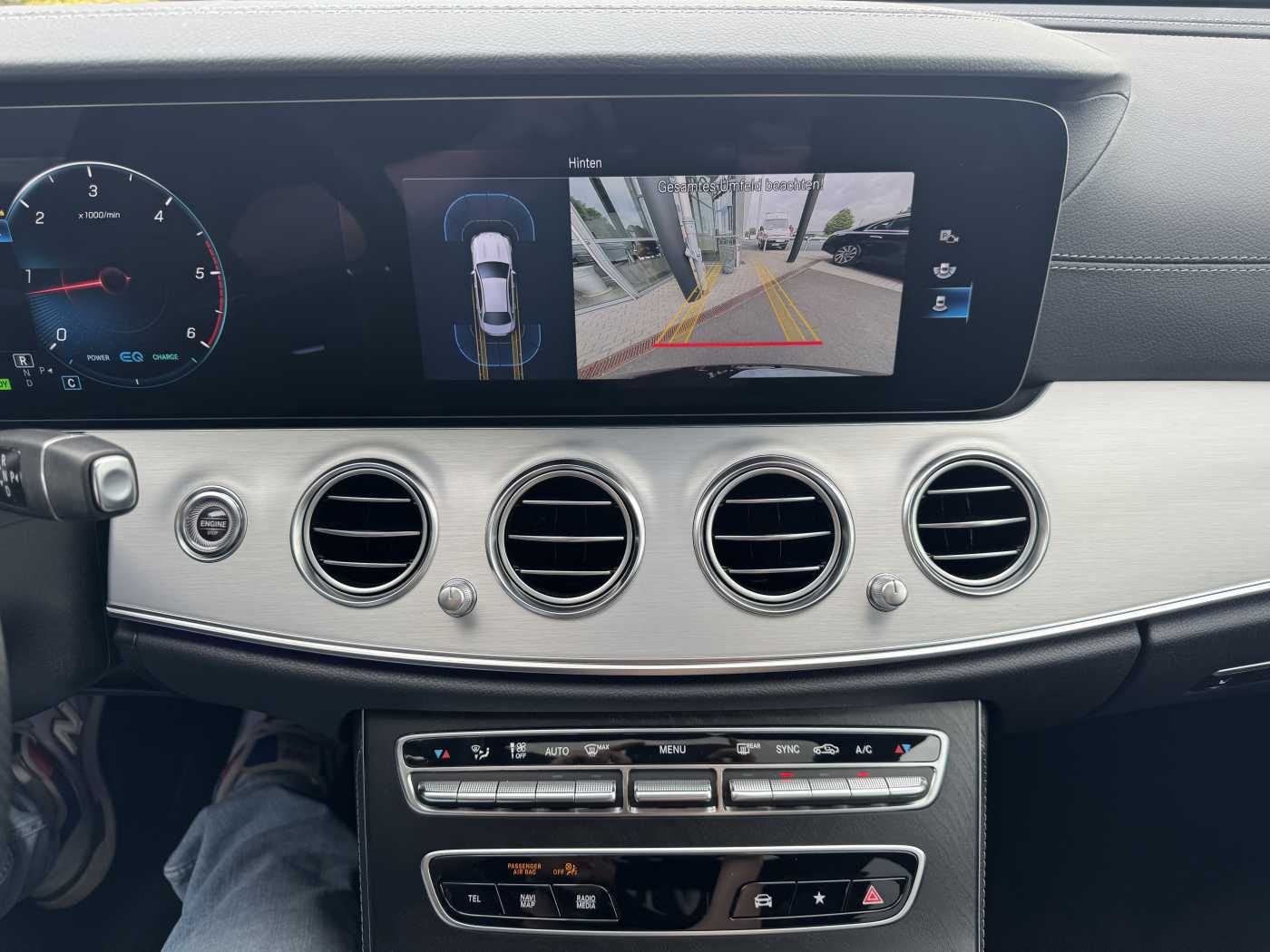 Fahrzeugabbildung Mercedes-Benz E 220d AMG+Pano+Distr+Multibeam+RFK+Night