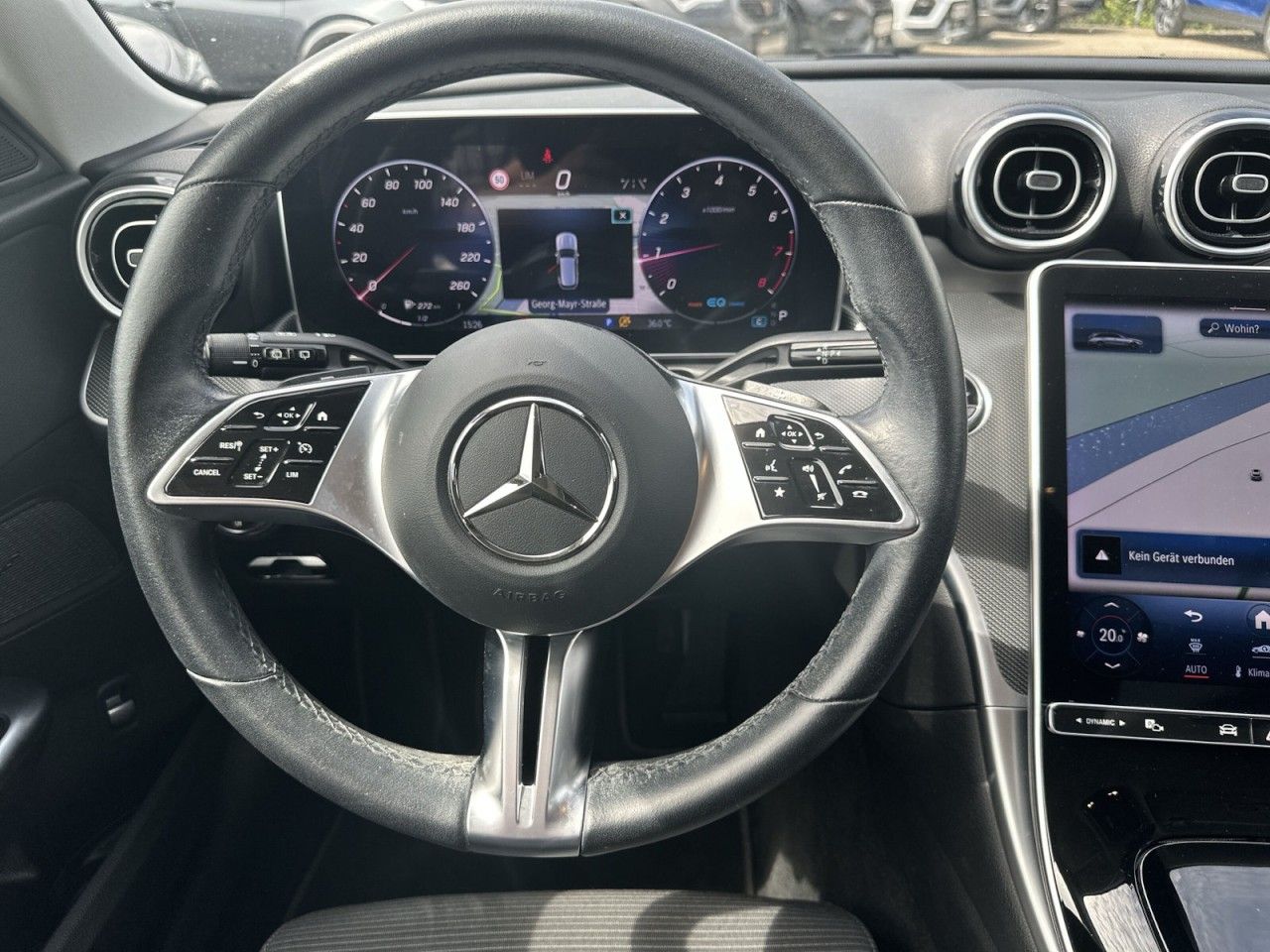 Fahrzeugabbildung Mercedes-Benz C-KLASSE C 200 204PS-Cam*Avantgarde* - mit KI generiert/bearbeitet