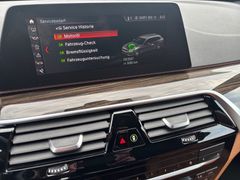 Fahrzeugabbildung BMW 530d Sport Line -- ACC/ Pano/ AHK/ STHZG/ 19LM