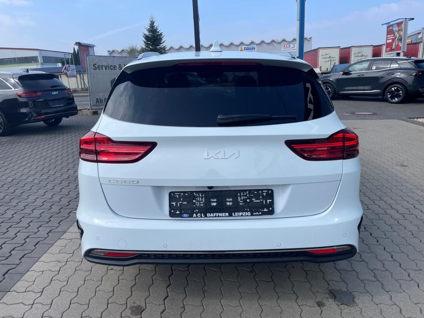 Kia Ceed_sw Ultimate Edition AppleCarPlay P8 P9