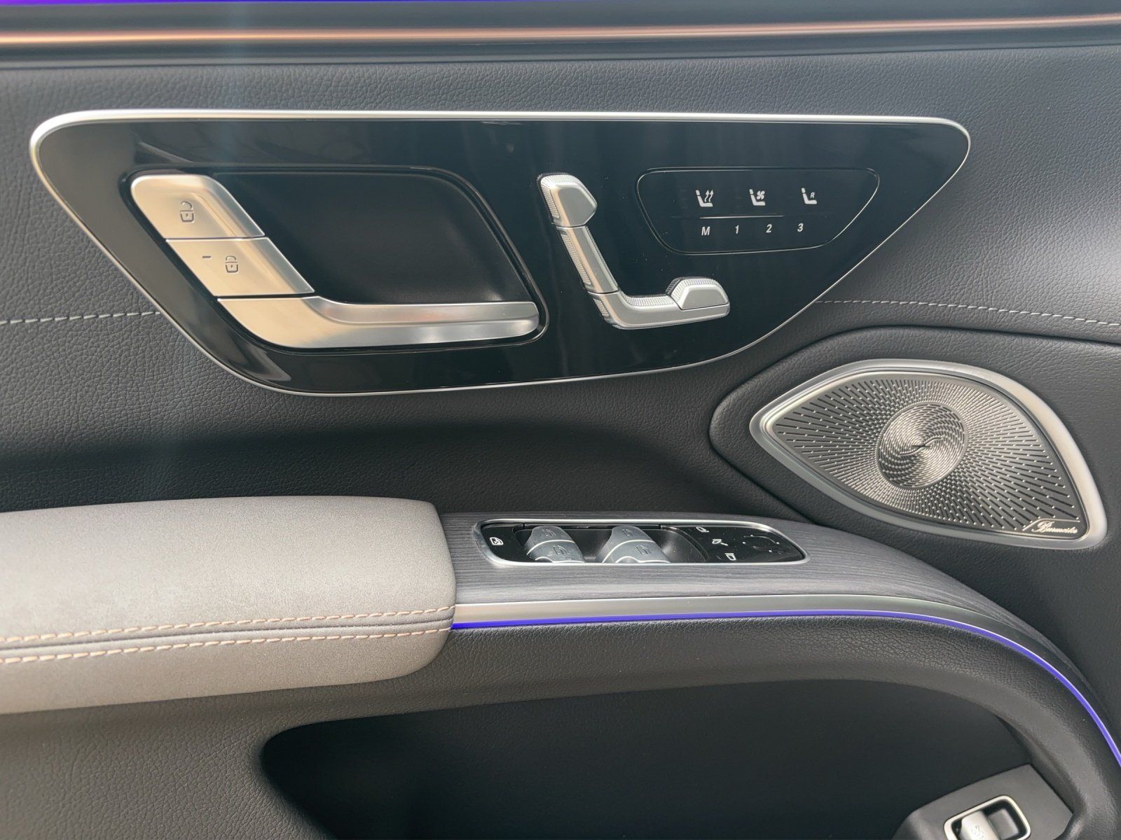 Fahrzeugabbildung Mercedes-Benz EQS580 AMG Prem+ HYPER Massage TV AR-HUD HAL DWA