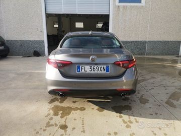 Alfa-Romeo Giulia - 4