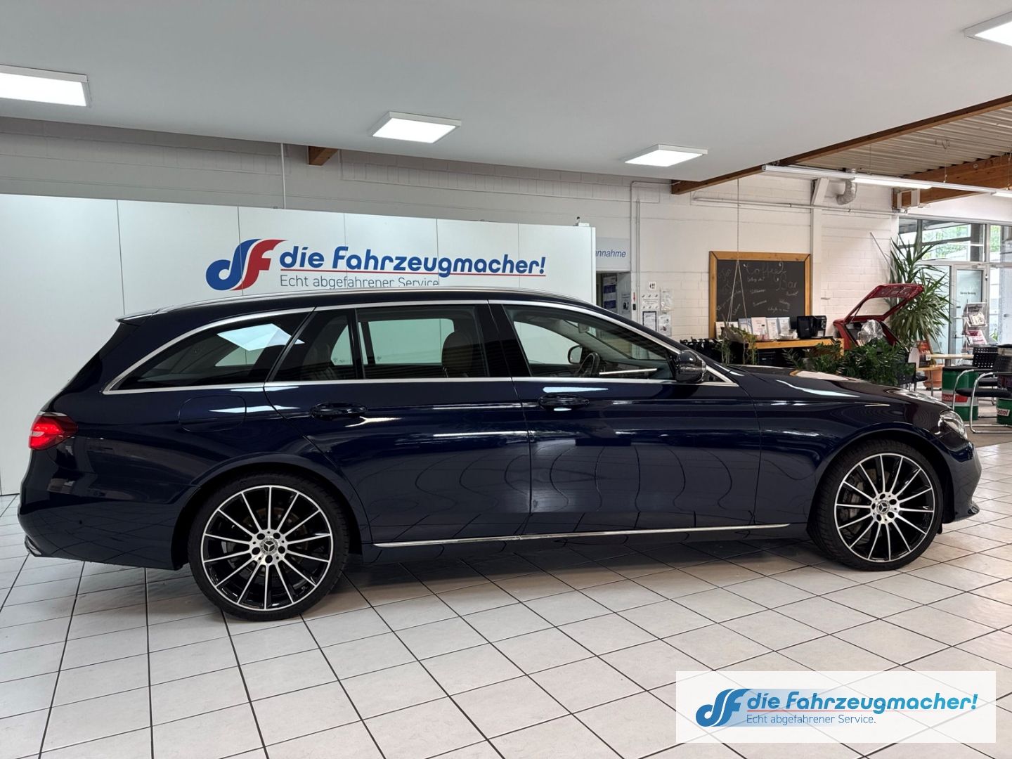 Fahrzeugabbildung Mercedes-Benz E 400 4Matic EU6d-T Luftfederung AD Niveau Navi