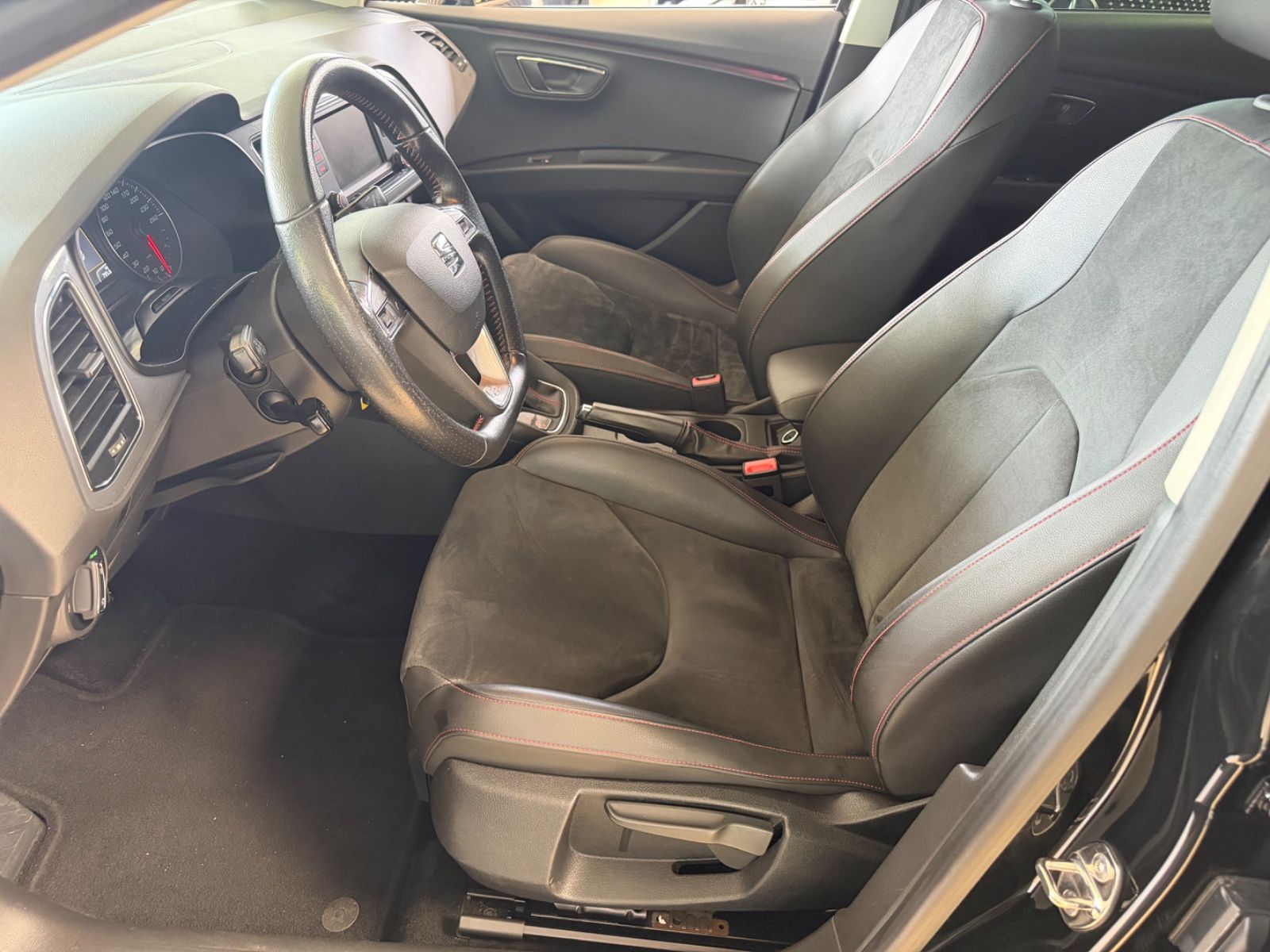 Fahrzeugabbildung SEAT Leon ST FR 2.0 TDI DSG 184PS * LED *