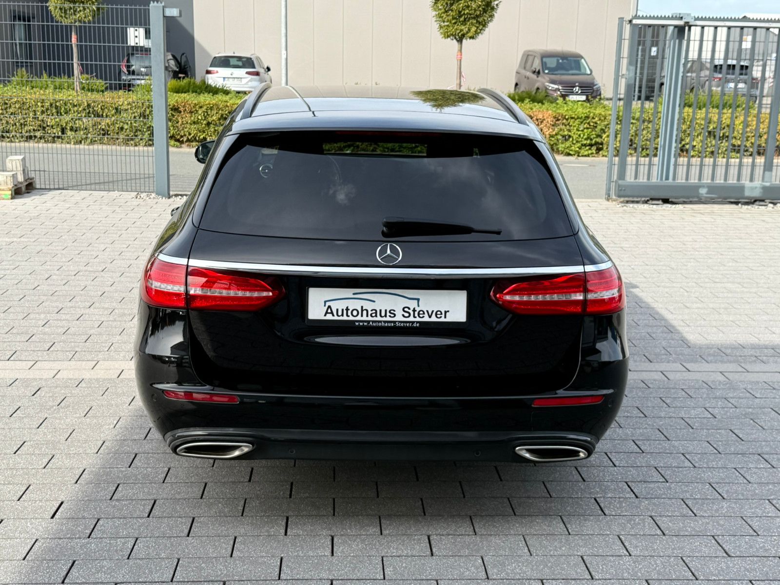 Fahrzeugabbildung Mercedes-Benz E 200 T Avantgarde NAVI KLIMAAUTO CAM LED SITZH.