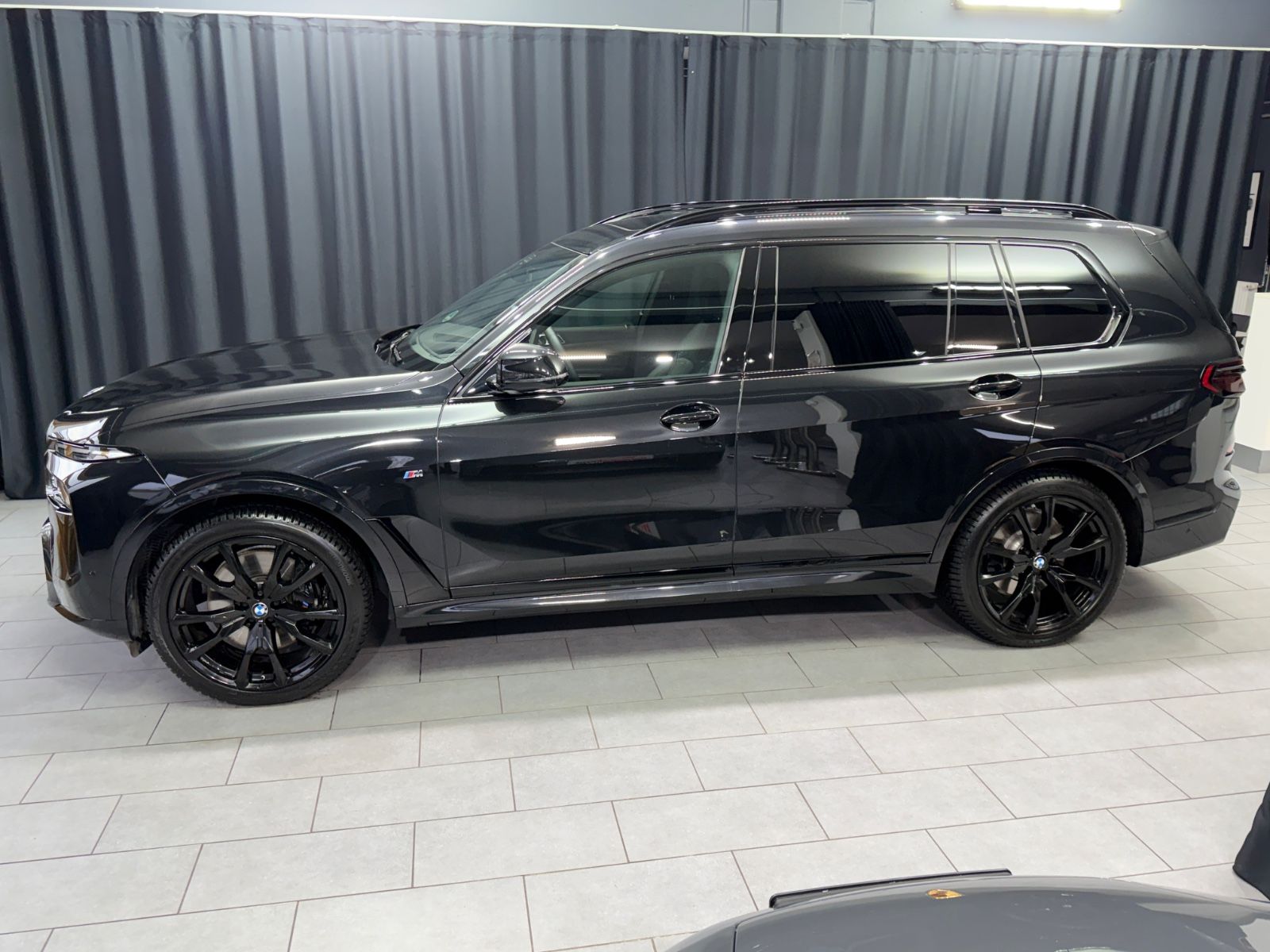 Fahrzeugabbildung BMW X7 xDrive 40d M SPORT PRO|LUFT|PANO|7-SITZER|AHK