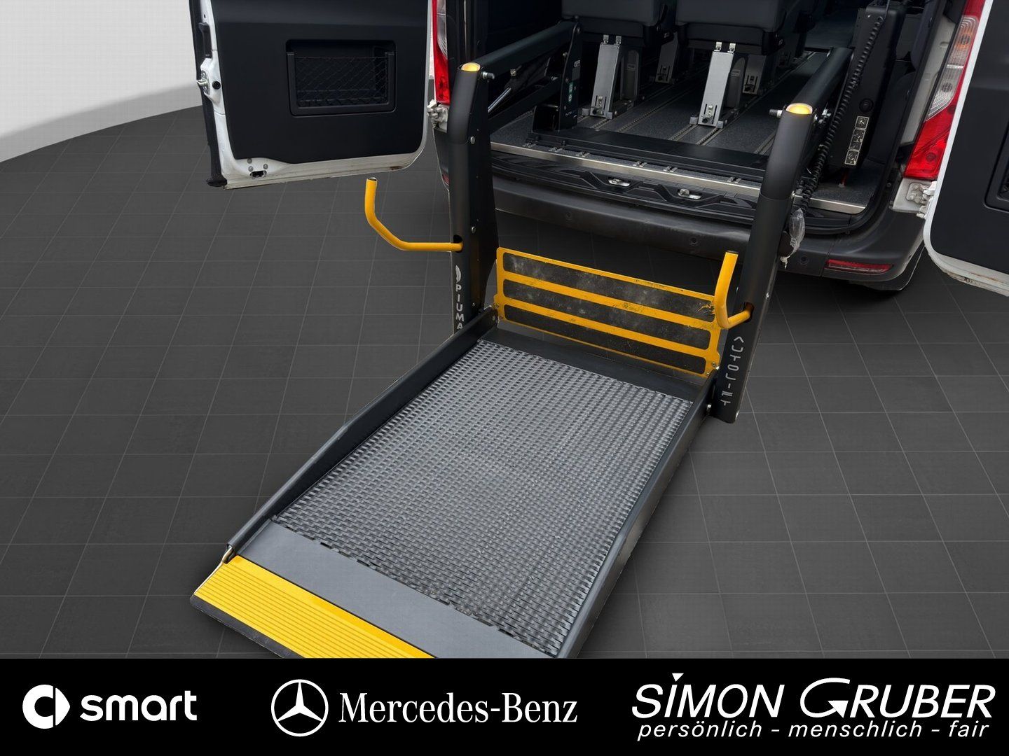 Fahrzeugabbildung Mercedes-Benz 317 Tourer L2H2 Standard 8Sitzer Rollstuhl Lift