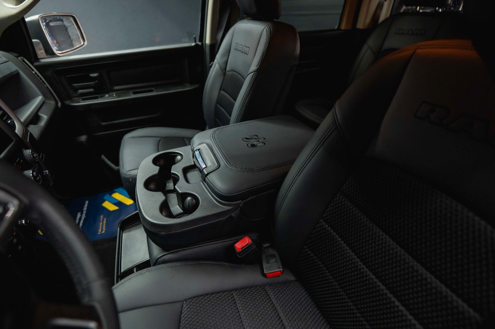 Fahrzeugabbildung Dodge RAM 5.7 V8 HEMI 4x4 OFFROAD Night-Paket *LED*AHK