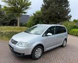 Volkswagen 1.6 Automatik Highline mit Xenon Klima und Tüv  - Volkswagen Touran mit Benzin-Antrieb: Kleinbus, Automatik, 1.6
