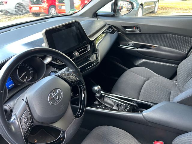 Fahrzeugabbildung Toyota C-HR Hybrid Team D+Kamera+Navi+LED+BT+PDC+SHZ+BC