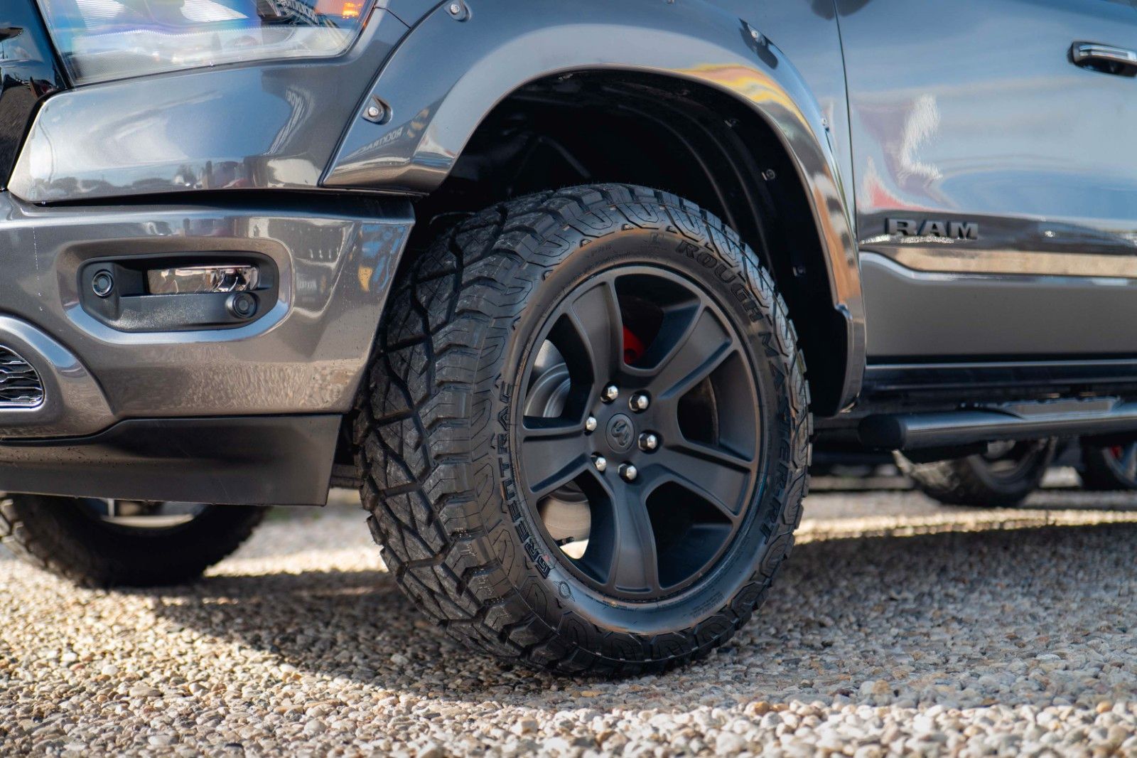 Fahrzeugabbildung Dodge RAM 5.7 V8 HEMI 4x4 OFFROAD NIGHT-Paket LARAMIE
