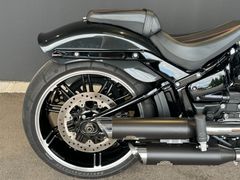 HARLEY DAVIDSON Softail Breakout 107 mit JEKILL & HYDE KLAPPE