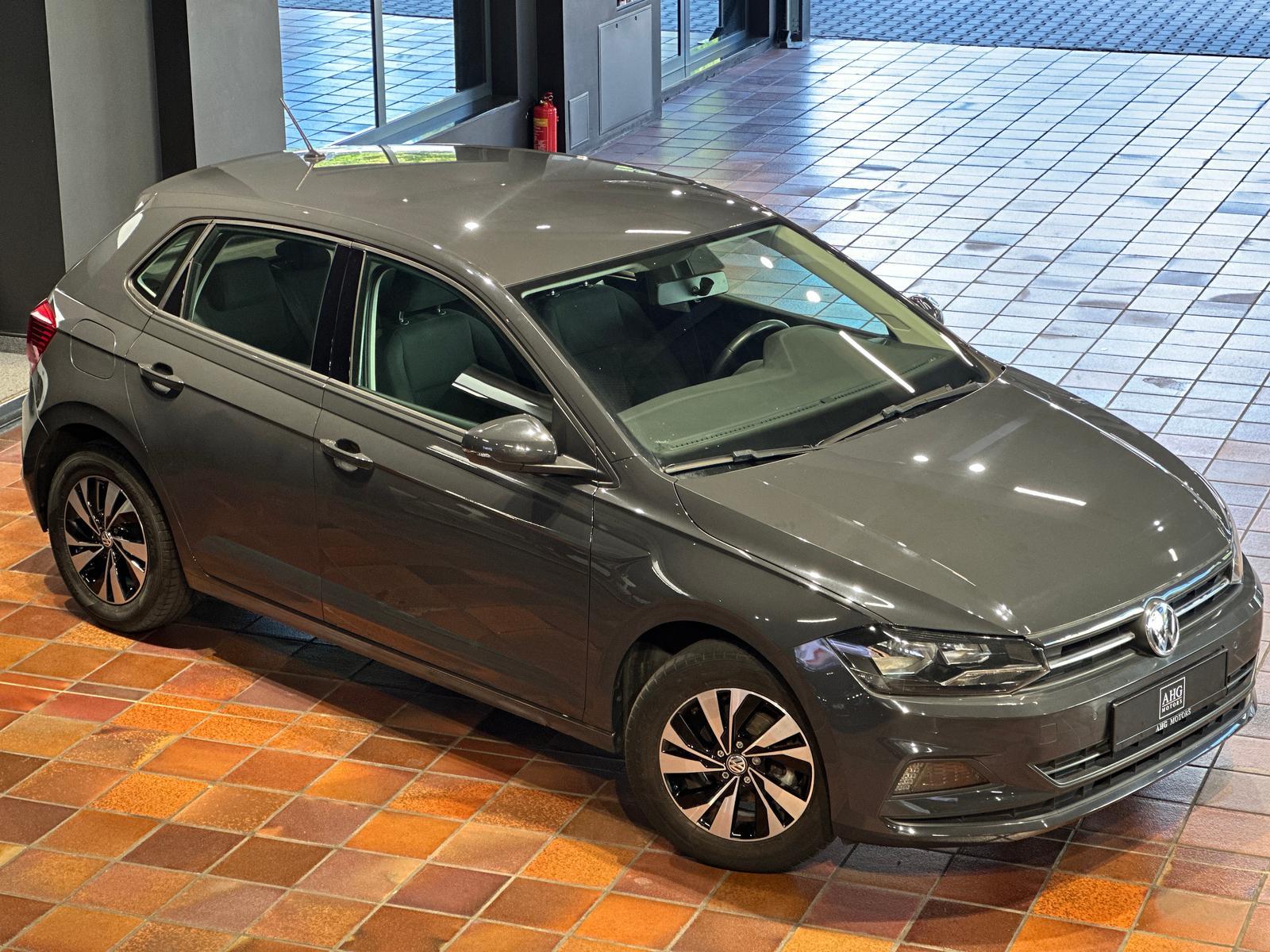 Volkswagen POLO COMFORTLINE KEYLESS TEMPOMAT PDC KAMERA NAV