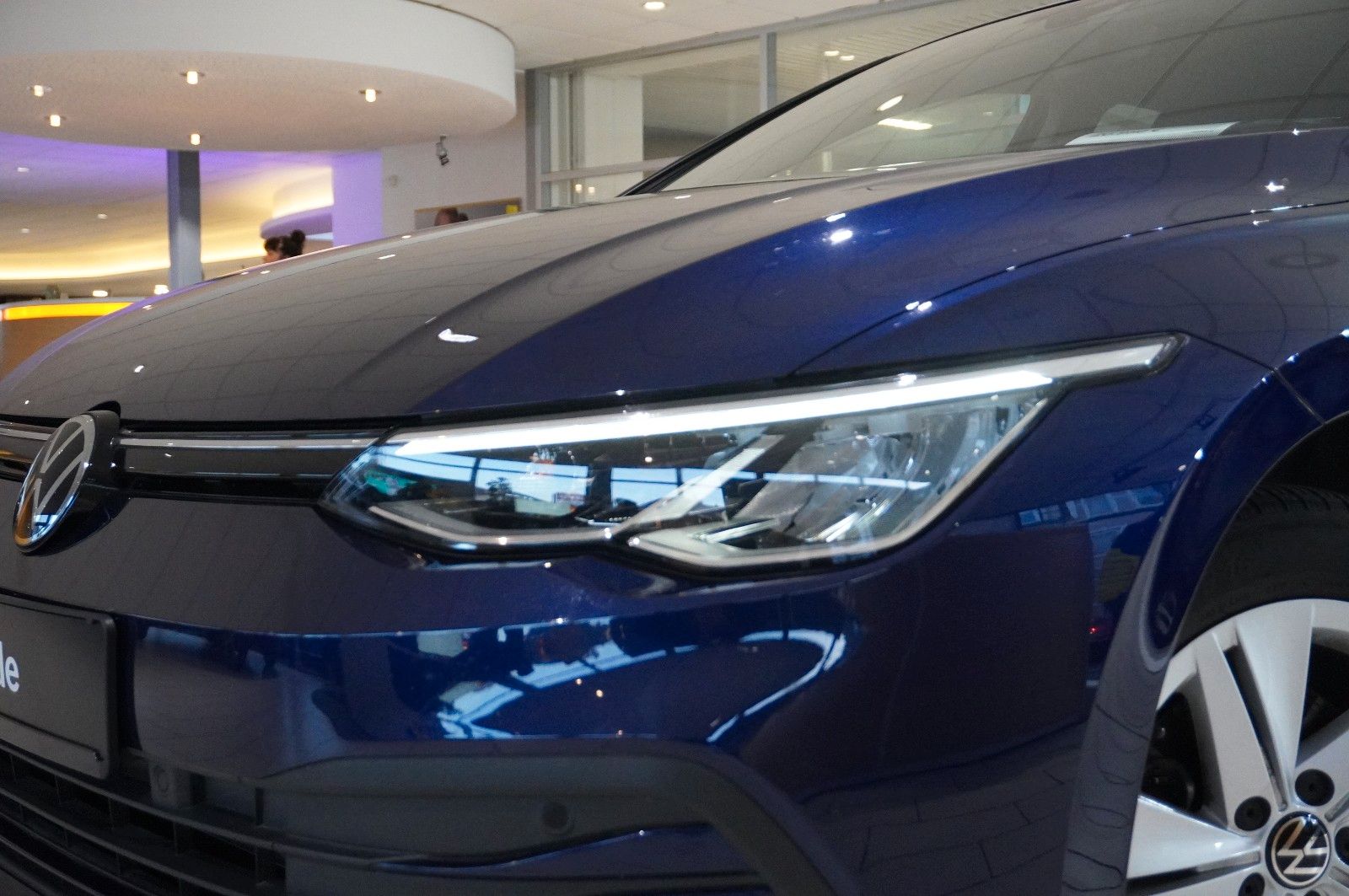 Fahrzeugabbildung Volkswagen Golf VIII Lim. 2.0 TDI LIFE DSG NAVI/LED/KAMERA