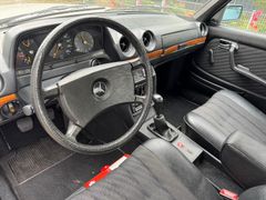 MERCEDES-BENZ 280 E W123 **1. HAND**
