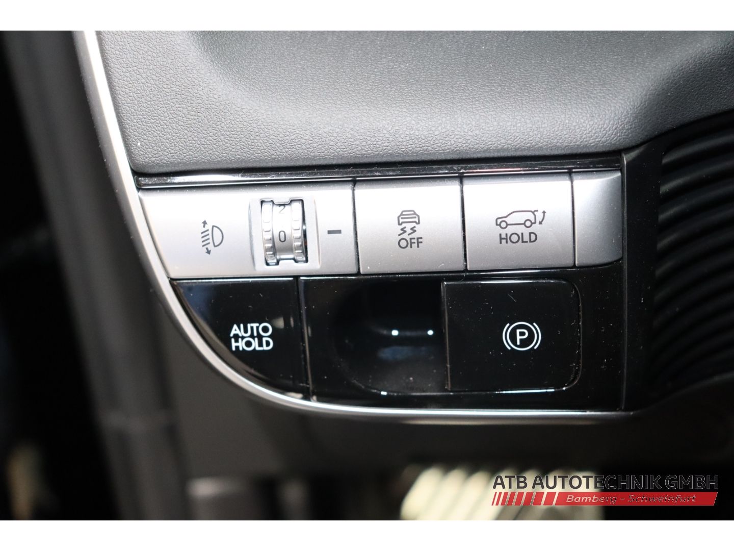 Fahrzeugabbildung Hyundai IONIQ 5 Uniq SOH 100% 4WD 77,4 kWh Relax-Paket 2