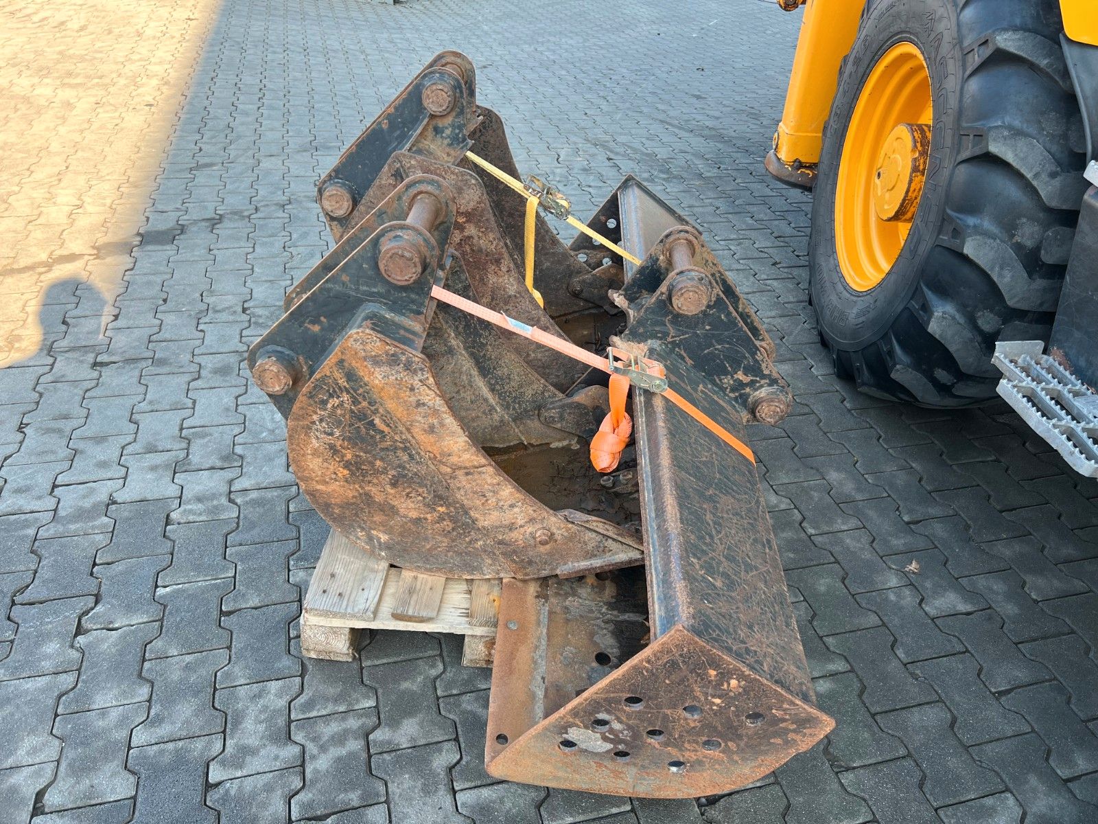 Fahrzeugabbildung JCB 3CX / 9.030h / Löffelpaket / Gabel / Schaufel