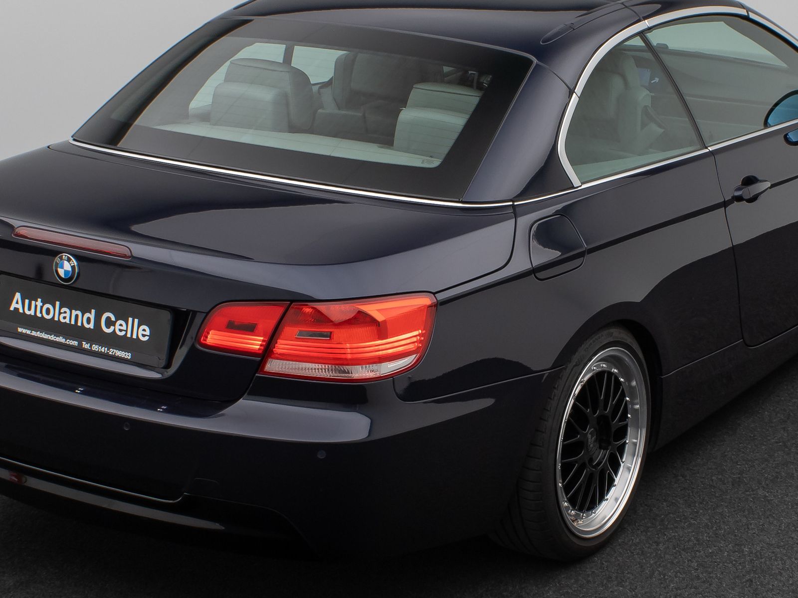 Fahrzeugabbildung BMW 320i Cabrio PDC Navi Sitzhzg Xenon 8fach Sport