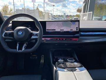 صورة 10 لـ 2026 BMW I5