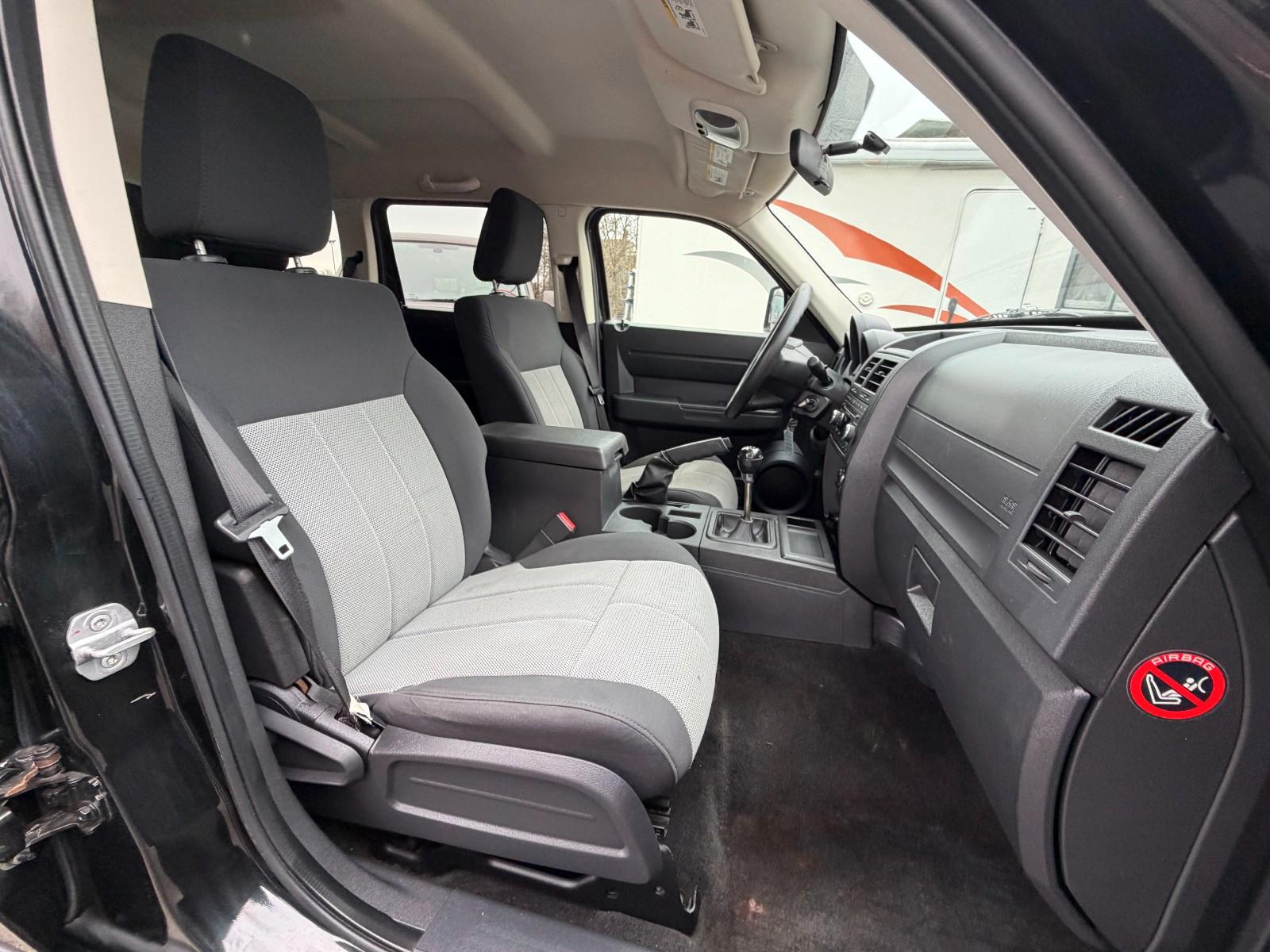Dodge Nitro 2.8 177ch - Attelage - Pneus hiver - Barre de toit - Jantes aliage
