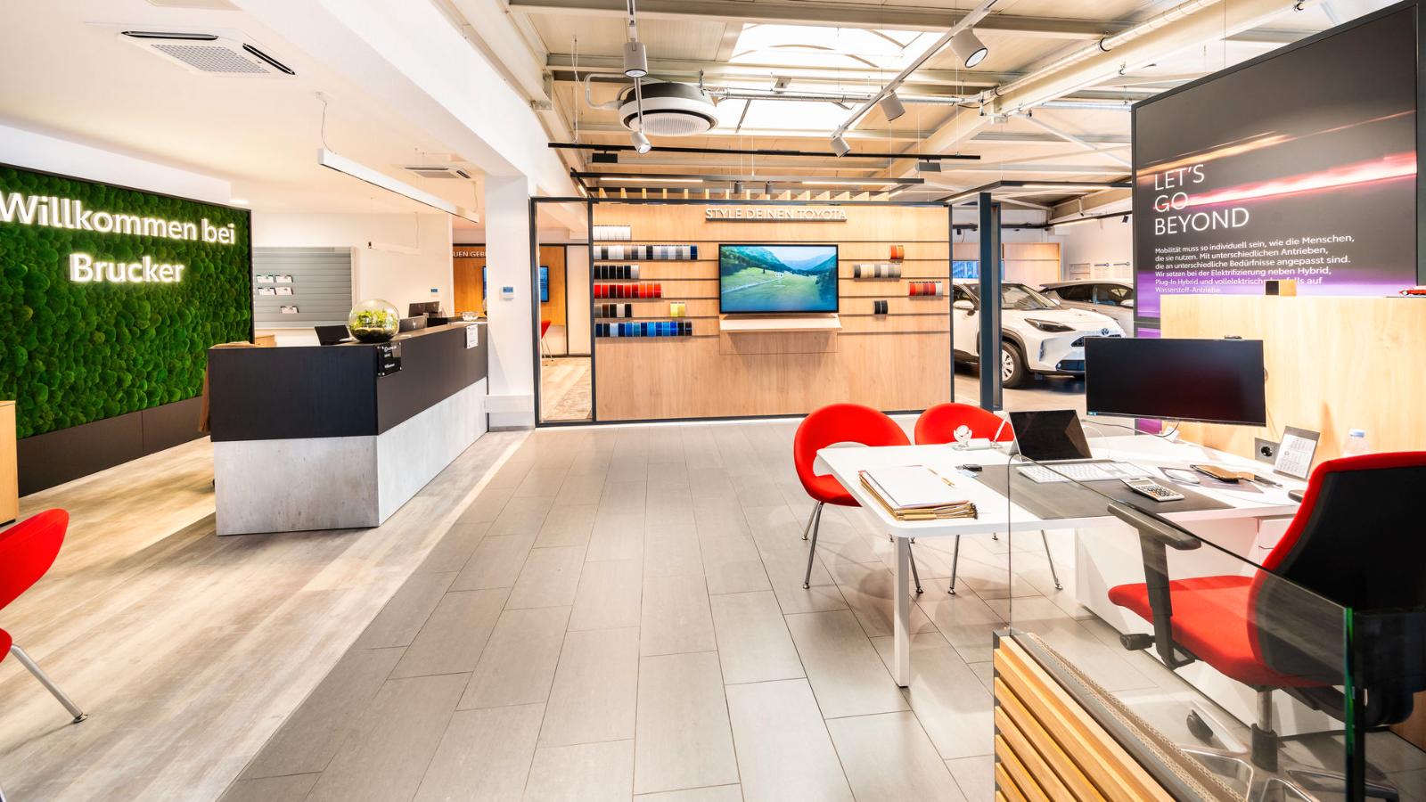 showroom-image-top