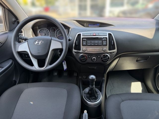 Fahrzeugabbildung Hyundai i20 FIFA World Cup Edition 1.2 +RADIO+CD+SERVOLE