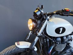 TRIUMPH Bonneville Thruxton Umbau +++ HIGHSIDER + RIZOMA