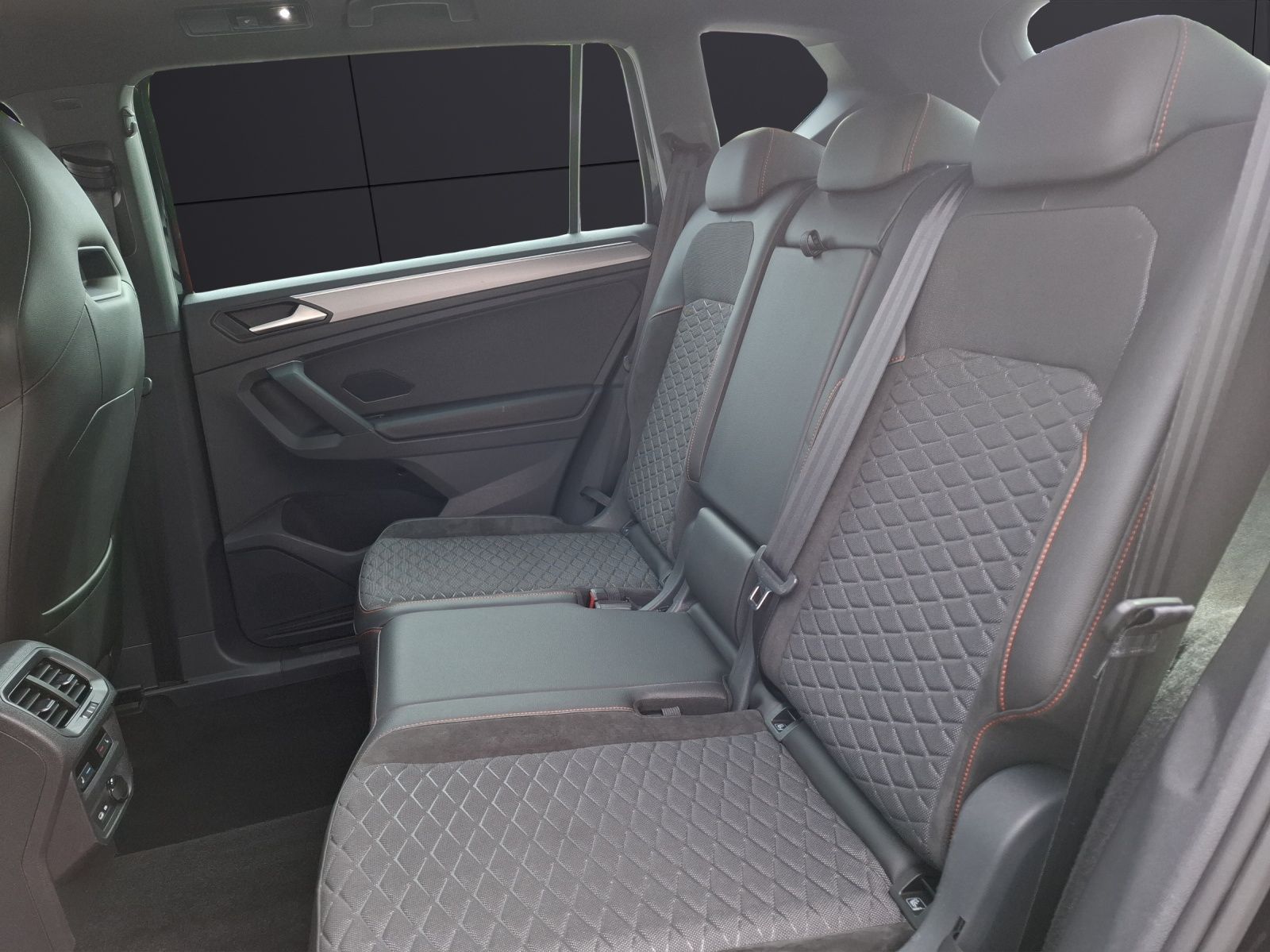 Fahrzeugabbildung SEAT Tarraco TSI FR DSG 4Drive LED AHK Navi Pano AID