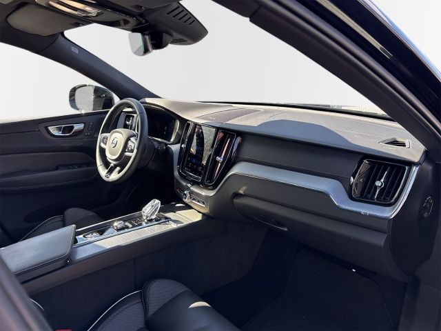 Volvo XC60 B4 Diesel AWD Ultimate Dark 20'' HUD StandH foto 3